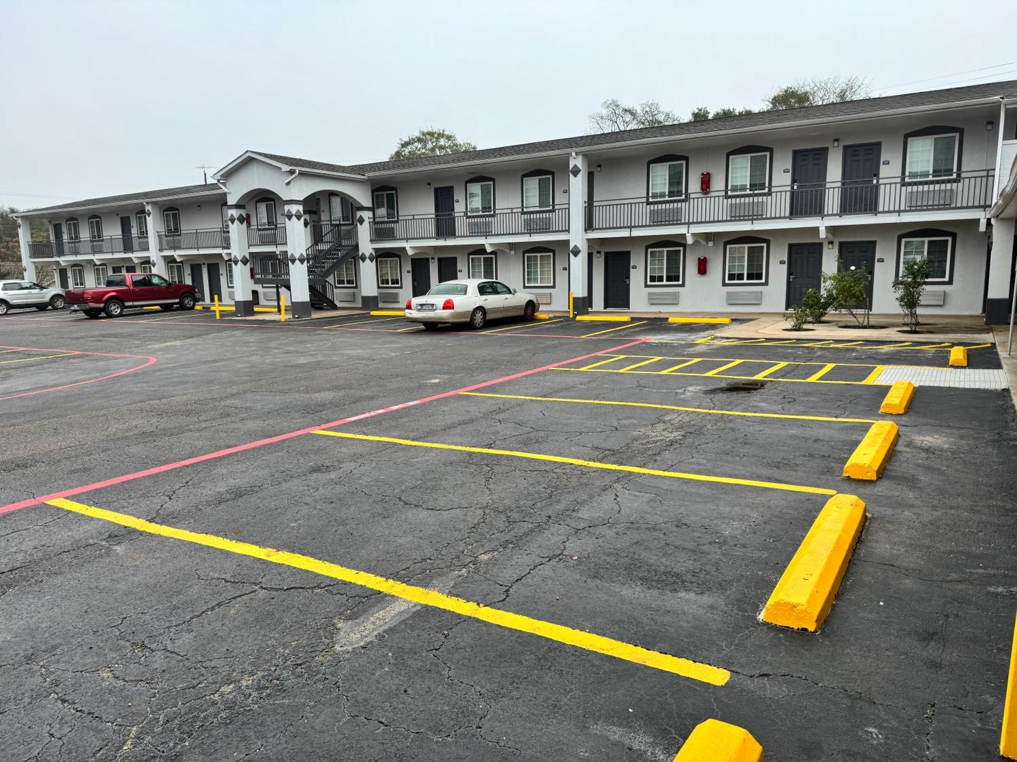 Continental Inn And Suites Nacogdoches Tx Sfa University Downtown Exterior photo