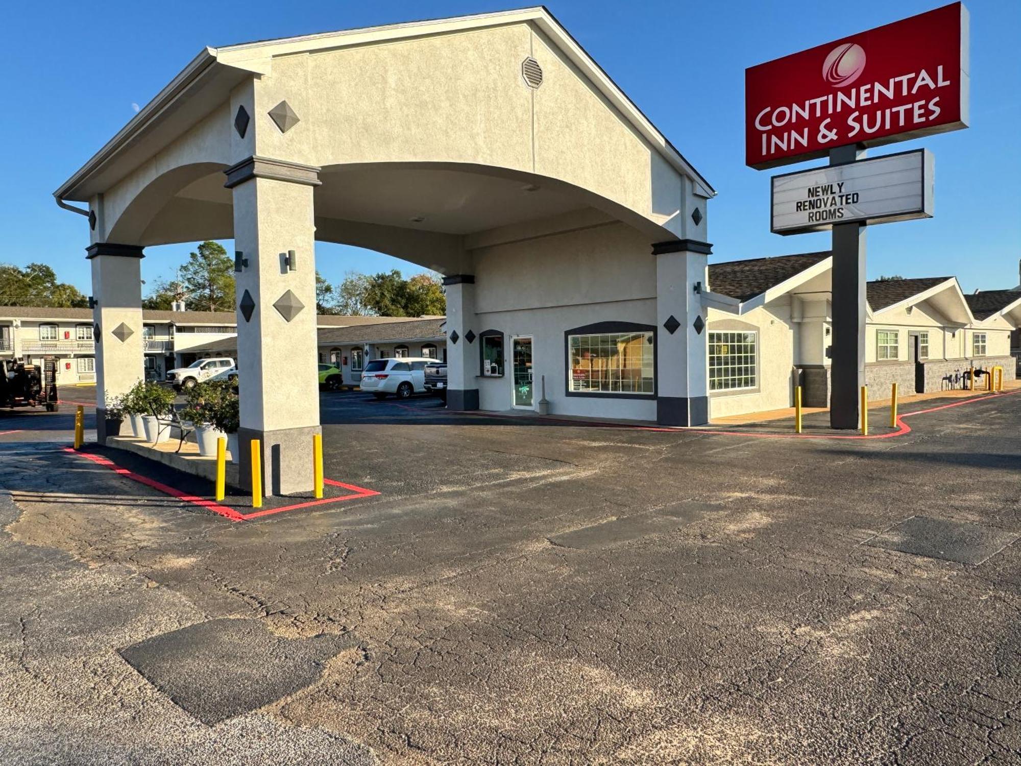 Continental Inn And Suites Nacogdoches Tx Sfa University Downtown Exterior photo