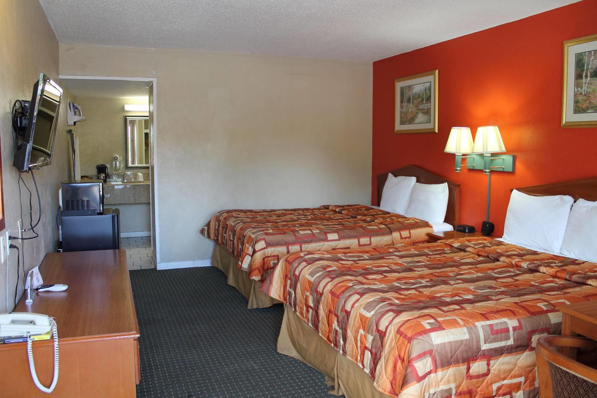 Continental Inn And Suites Nacogdoches Tx Sfa University Downtown Exterior photo